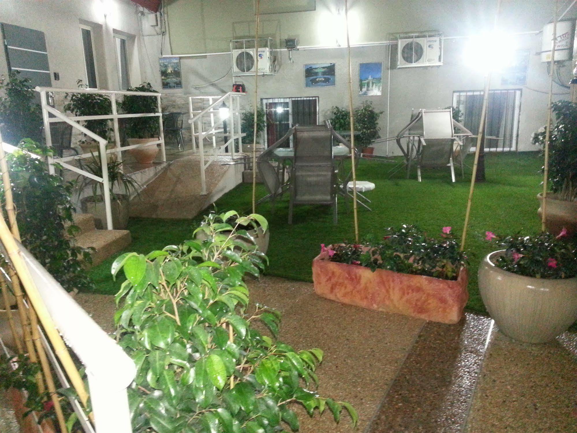 Zimmer Garden Хайфа Екстериор снимка