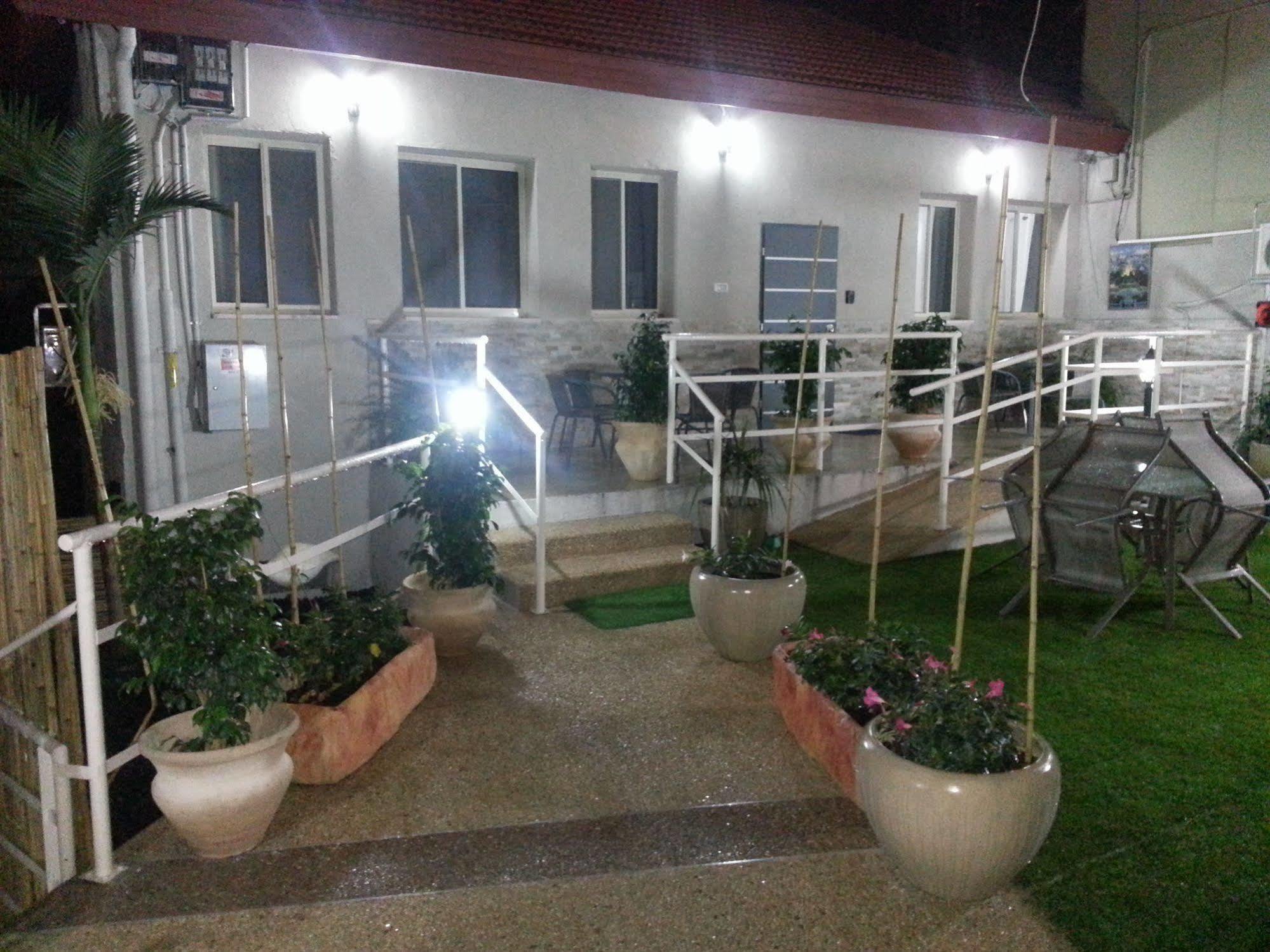 Zimmer Garden Хайфа Екстериор снимка